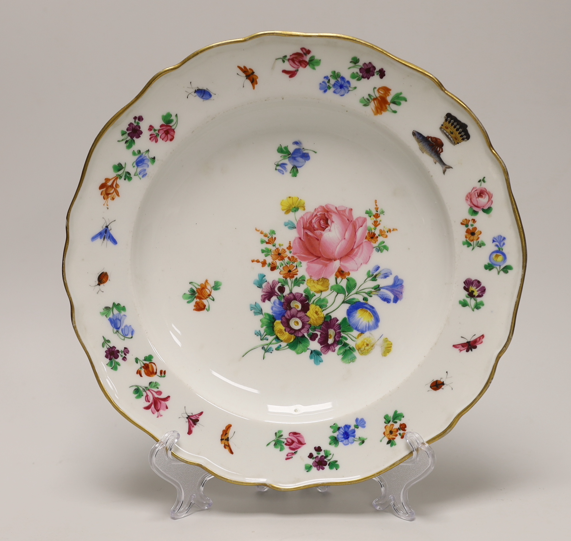 A Meissen plate with crown and fish crest boldly painted with flowers, crossed swords in blue, and four smaller plates painted with birds, probably 19th century German, 24cm in diameter